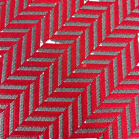 Ermenegildo Zegna Mens Contemporary Recent Tie Red Herringbone Silk 3 3/8" x 60" - Picture 9 of 10